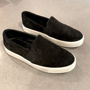 Vince Preston Suede Slip On Sneakers - Black